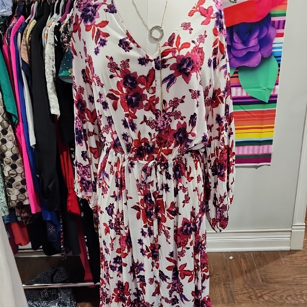SOLDFloral V-Neck Dress